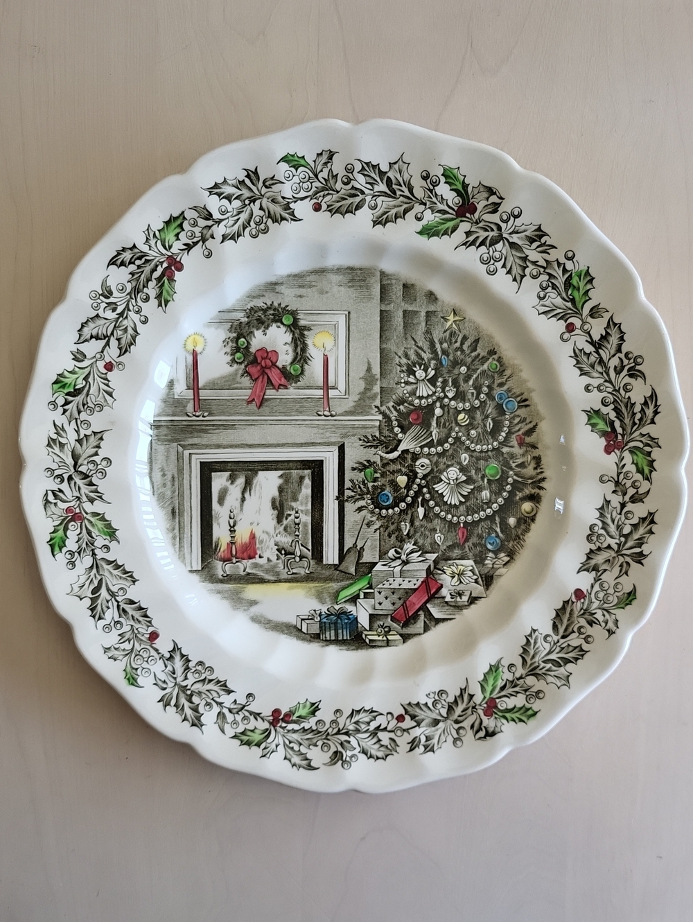 JOHNSON BROTHERS Vintage 'Merry Christmas' Plate
